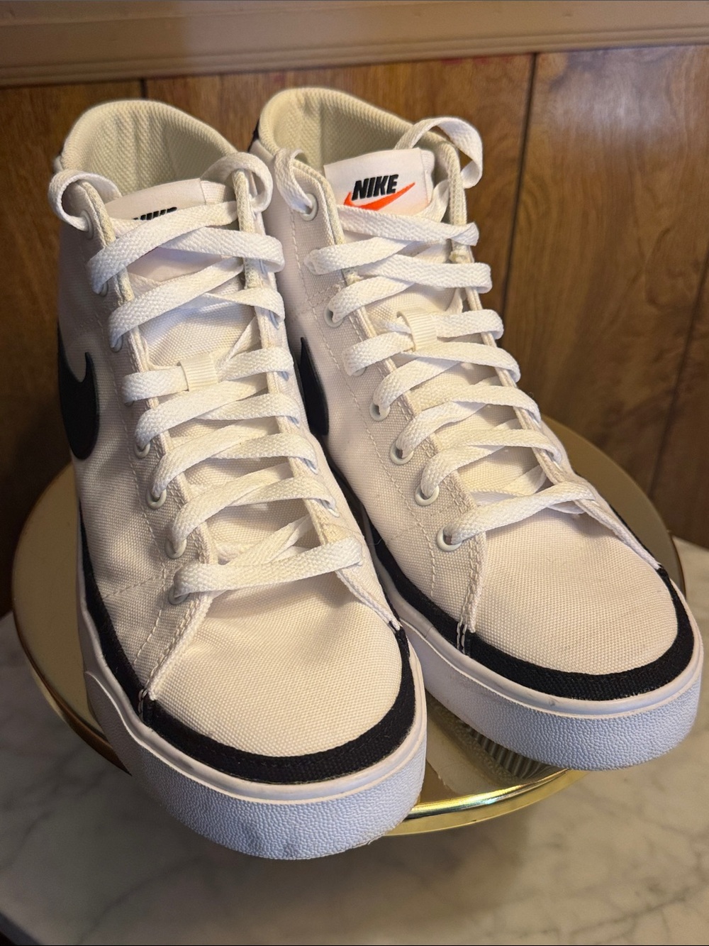 Nike Court Legacy Women’s Canvas Mid-Top Sneakers Size 9.5